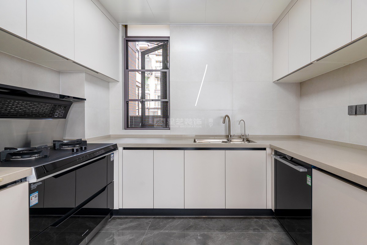 建发五象印月140平现代风格厨房装修实景