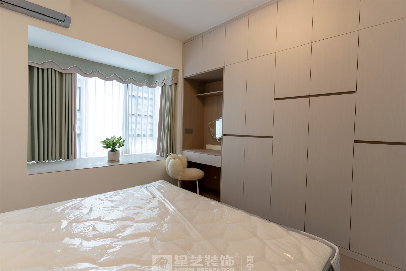 联发臻境136平现代简约卧室实景