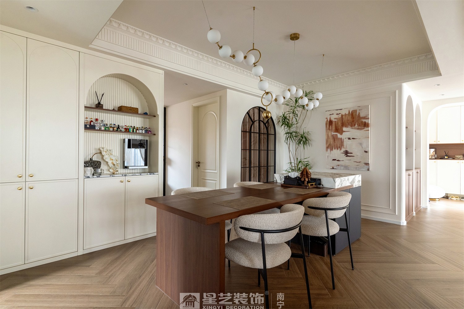 湖畔书院150平法式中古风餐厅装修完工实景图