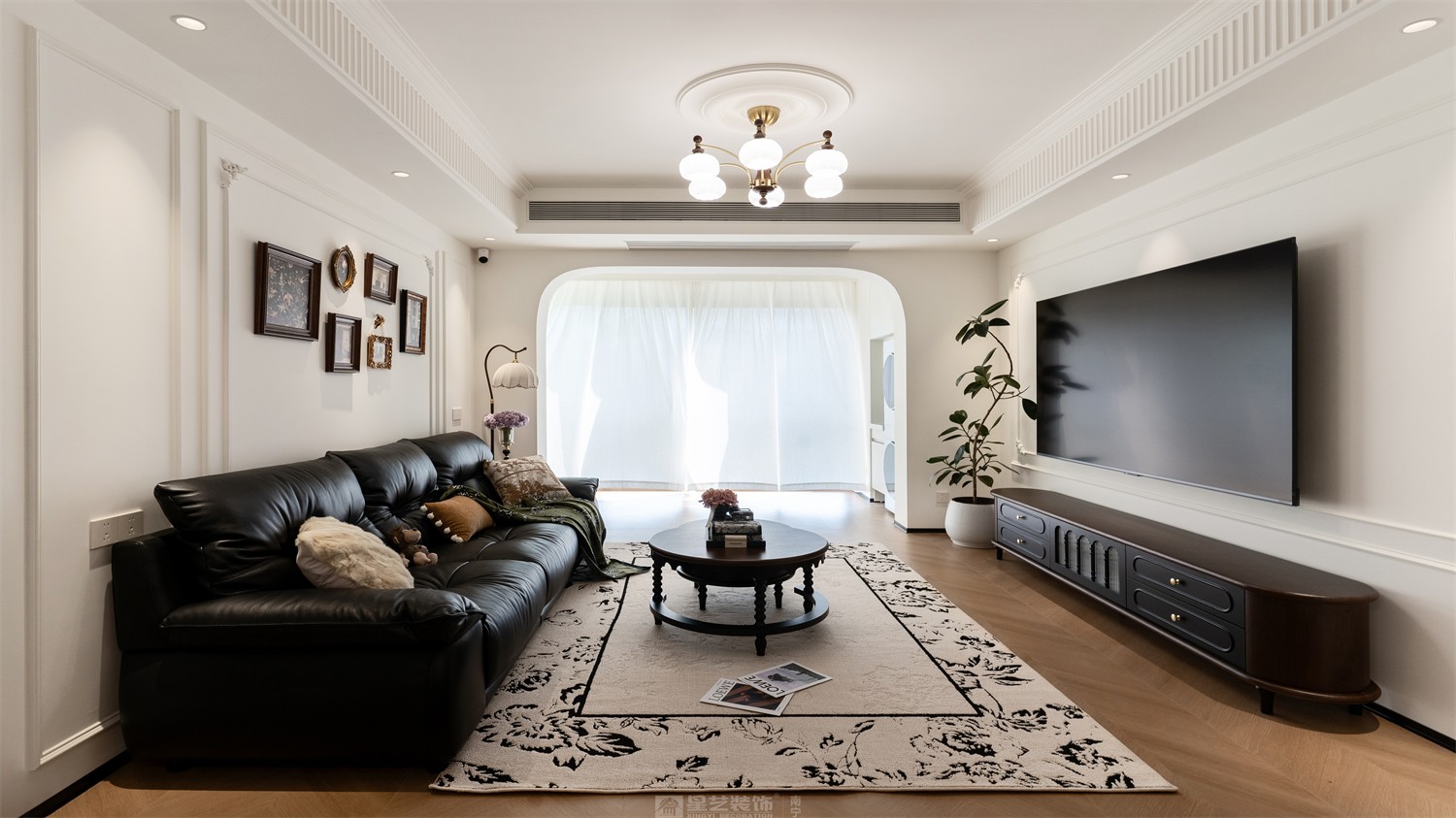 东方尊府118平中古风客厅装修完工实景图