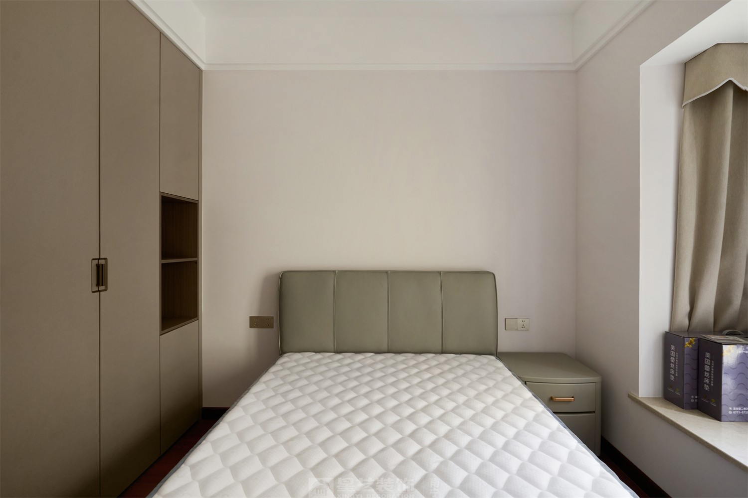 东方皇城260平简约中式卧室完工装修实景图