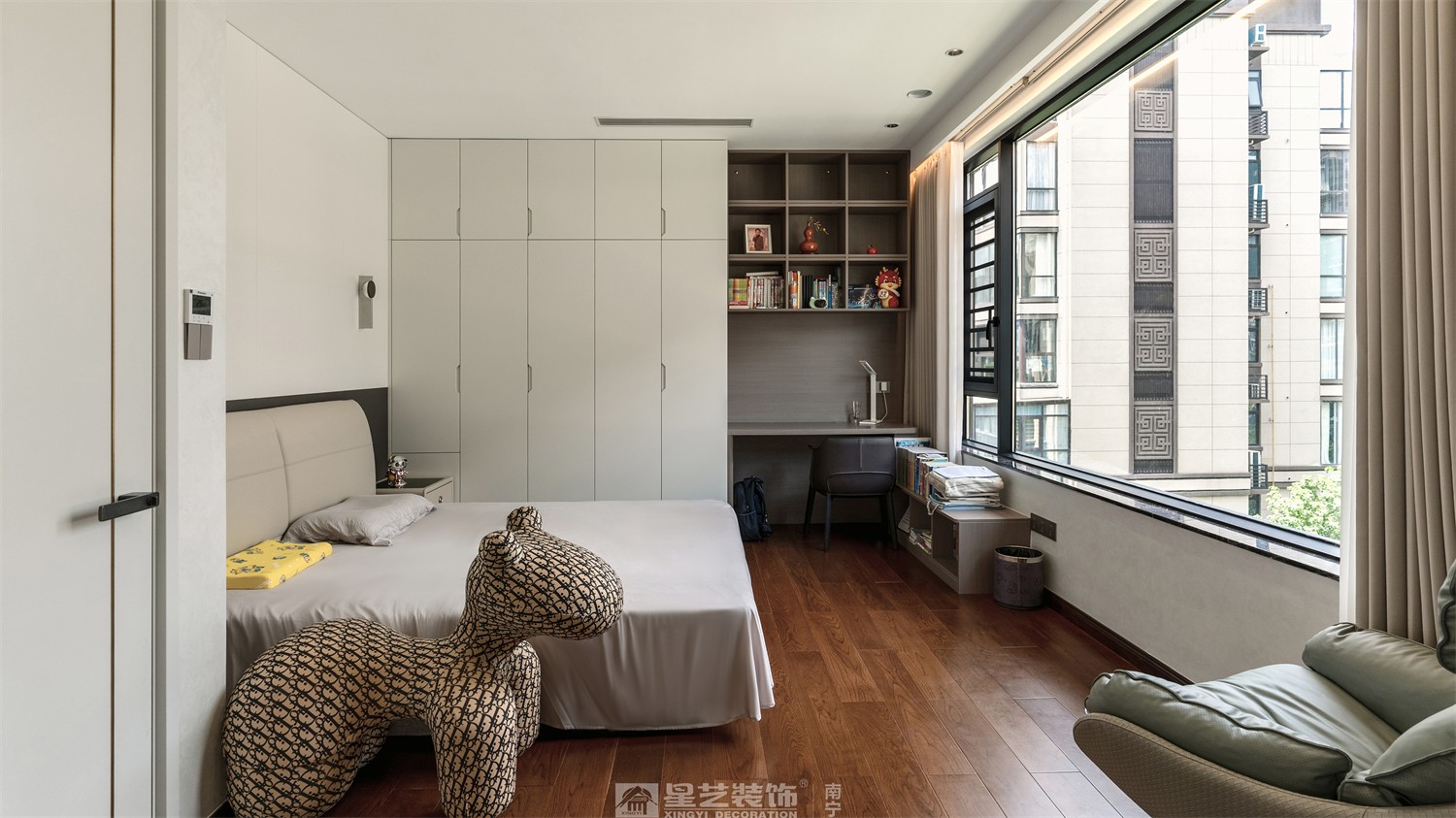 建发五象印月300平现代轻奢卧室装修效果图