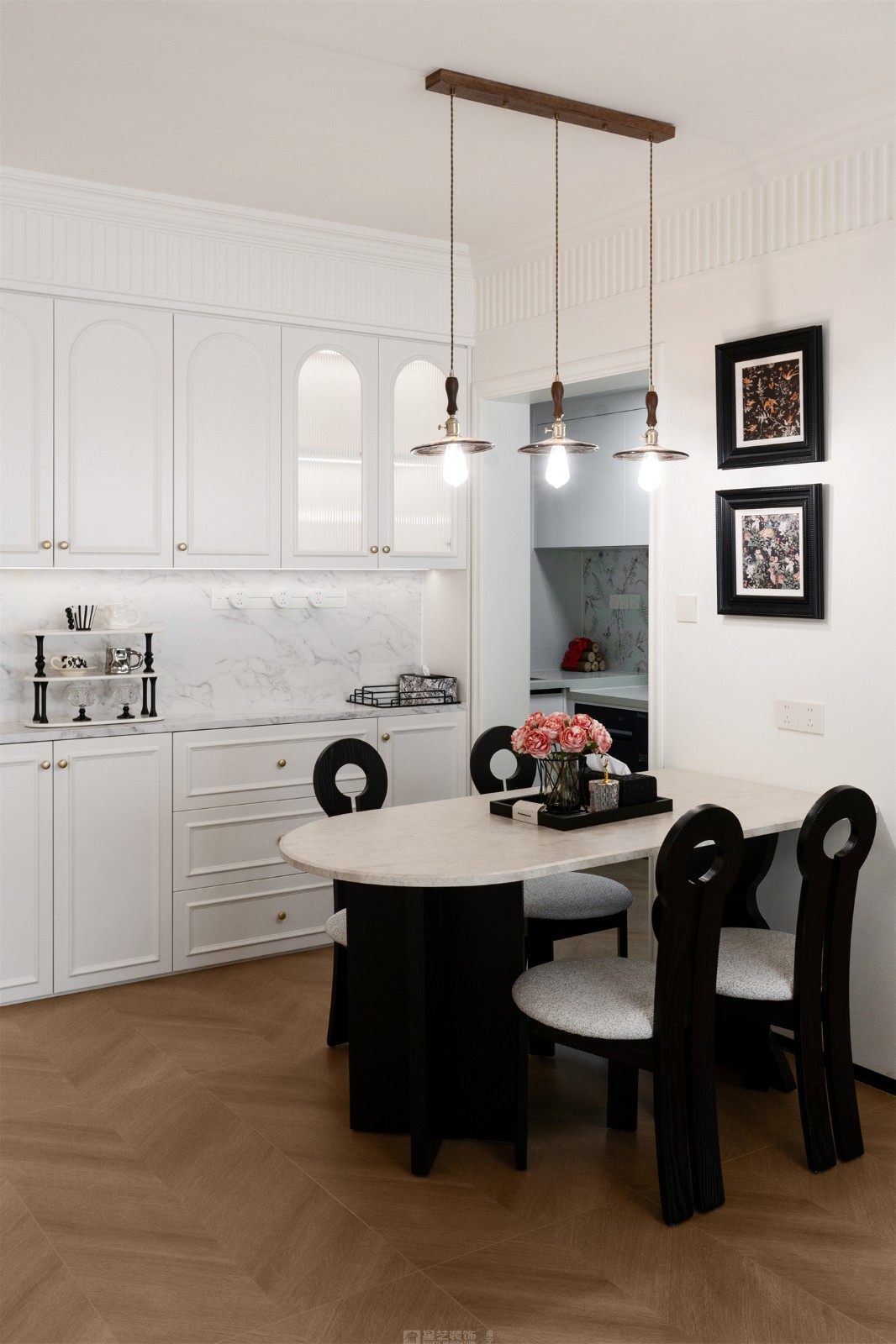 东方尊府118平中古风餐厅装修完工实景图