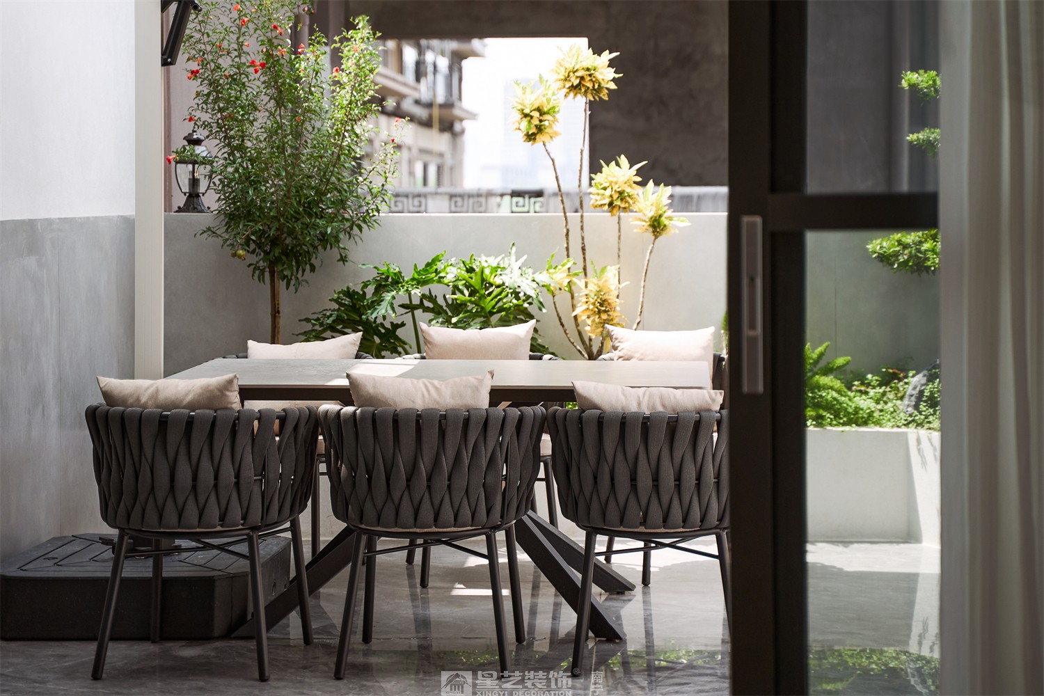 建发五象印月300平现代轻奢阳台装修效果图