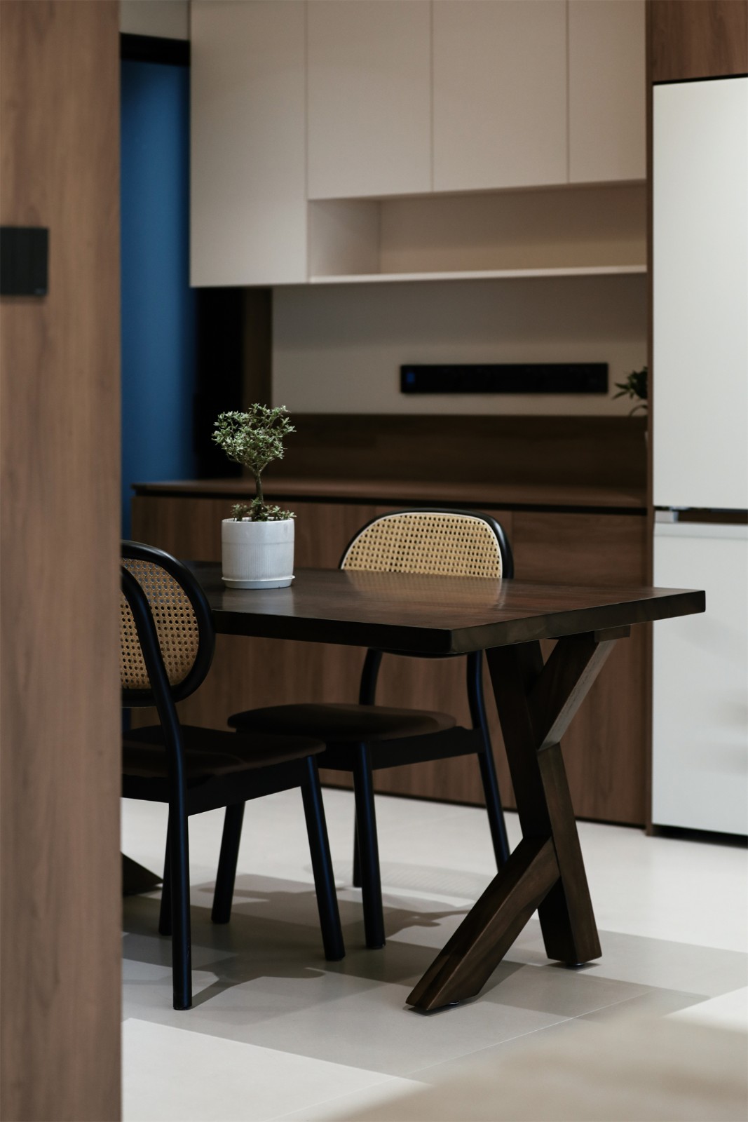 北投溪境119平中古风餐厅装修完工实景图