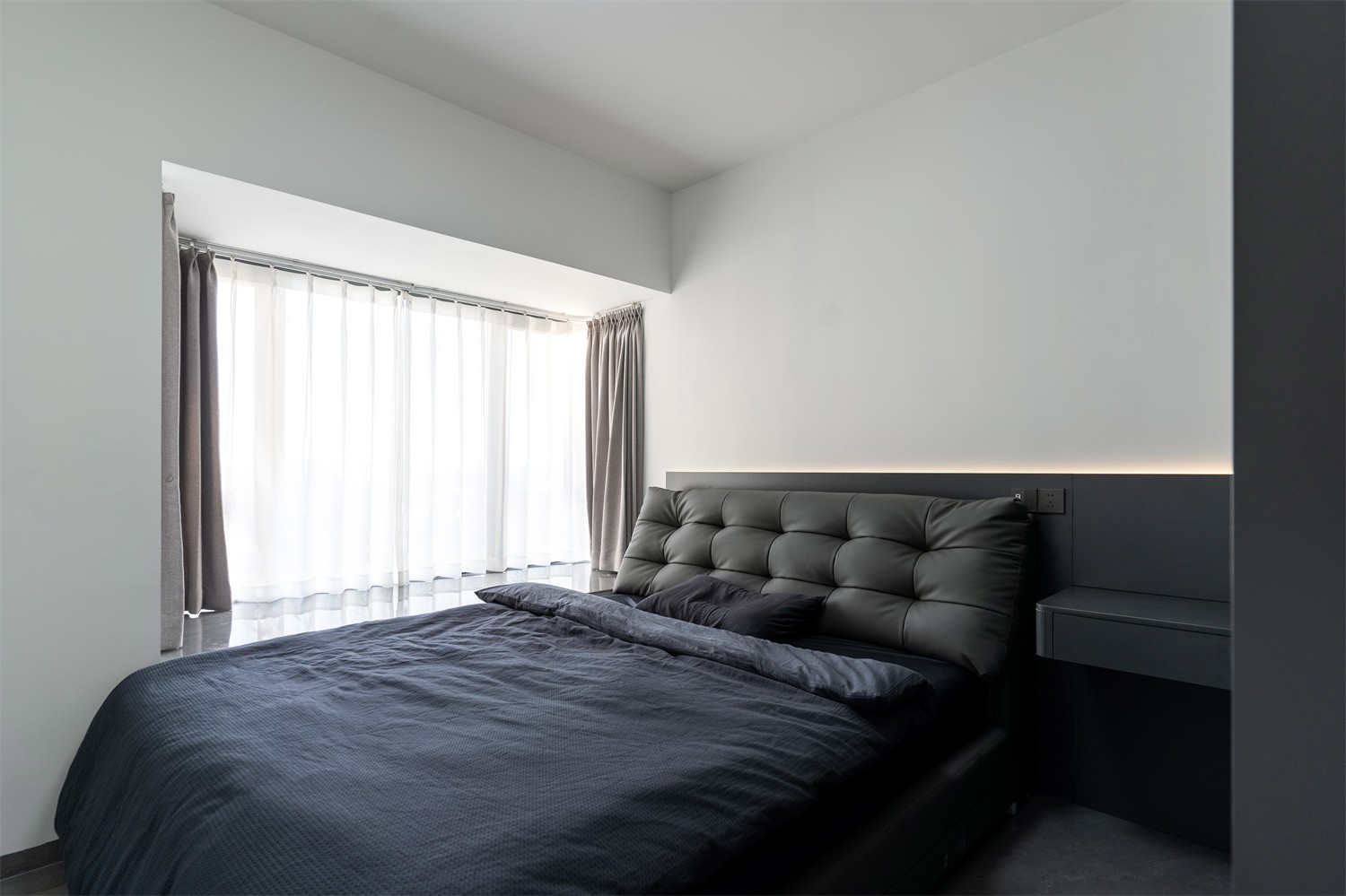 锦云湖光118平现代简约卧室装修实景图