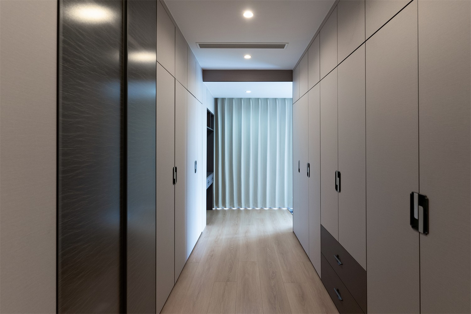 建发缦云210平新中式衣帽间装修完工实景图