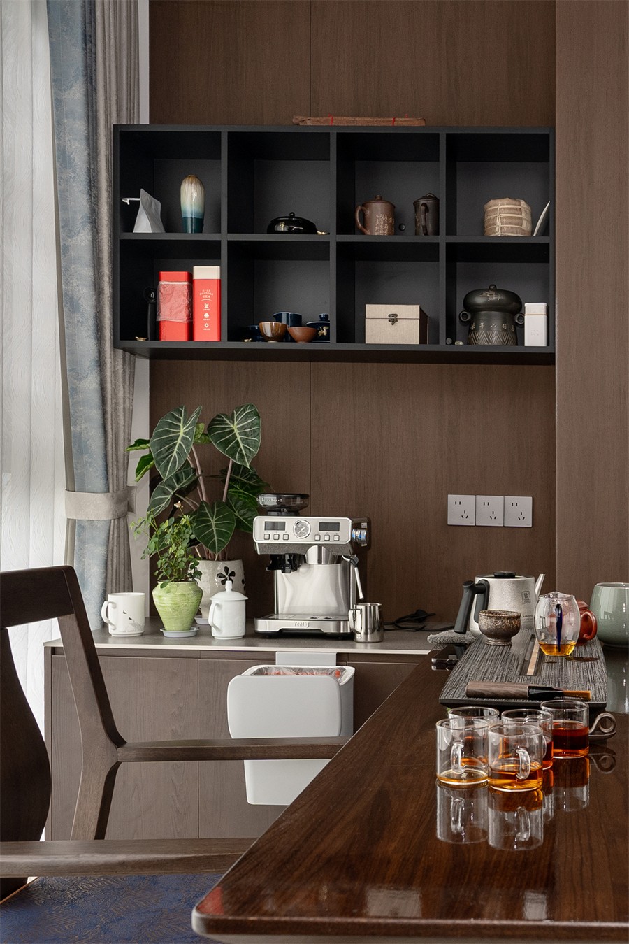 永凯春晖花园195平现代风格品茗区装修实景